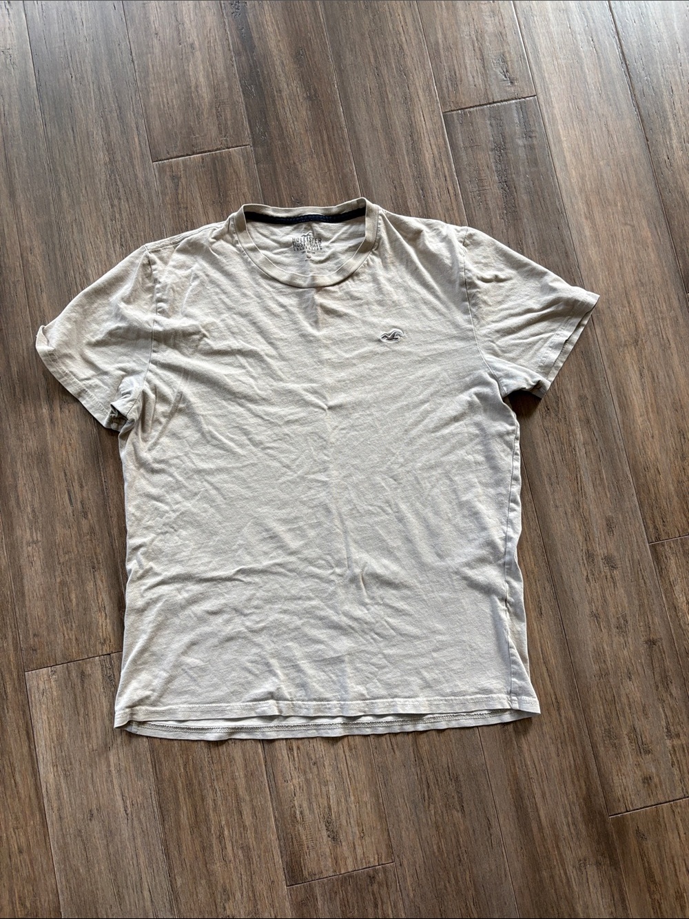 ⭐️ FREE with any additional purchase ⭐️ Men's Hollister Short Sleeve Tee medium
